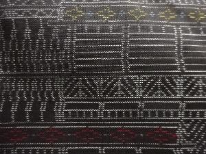 アンティーク 横段に幾何学模様織り出し本場泥大島紬着物